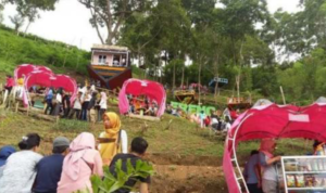 Kebun Wisata ‘Lereng Cinta’ Kian Membludak Pengunjungnya