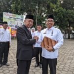 Peringati HAB ke 74, Bupati Kalatiku Serahkan Akta Tanah Hibah