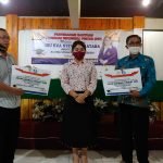 Anggota DPR RI Stevany serahkan Bantuan PIP dari Kemendikbud di Toraja Utara