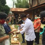 Bupati Kalatiku Salurkan Bantuan Sembako Tahap II untuk Masyarakat Terdampak Pandemi 