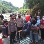 Jasad Lelaki Tersangkut Bebatuan Sungai Dievakuasi Personil Polres Tana Toraja 