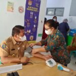 Wakil Bupati Torut Terima Vaksinasi Covid-19 Tahap Kedua