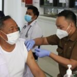 Bupati Kalatiku Divaksin Covid Pertama, Ini Pesannya Untuk Masyarakat