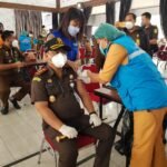 Usai Divaksin, Kajari Tator: Ayo Masyarakat Ikut Vaksinasi Covid-19
