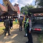 Usai Ibadah Penguburan, Polisi dan Tim Satgas Covid Bubarkan Kerumunan Warga di Sesean