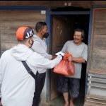 Forkopimda Toraja Utara Salurkan Bansos pada Warga Terdampak Covid-19