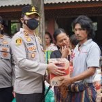Kapolres Toraja Utara Bantu Warga Korban Longsor di Karua