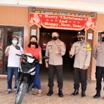 Warga Tapparan Pemenang Sepeda Motor pada Kegiatan Gebyar Vaksinasi Doorprize di Tana Toraja