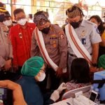 Kabaharkam Kepolisian RI Tinjau Pelaksanaan Vaksinasi Covid Usia 6-11 di Toraja 