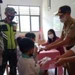 Pemerintah Lembang Salusarre Berikan Bantuan Bagi Siswa Saat Divaksinasi