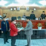 Setelah Skors Panjang, Bupati Yohanis Bassang Serahkan LKPJ Bupati di DPRD