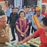Bupati Ombas Ajak Semua Pihak Bertanggungjawab Lestarikan Kain Tradisional