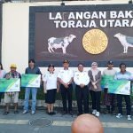 BPJS Ketenagakerjaan-Pemkab Toraja Utara Serahkan 2.712 Kartu BPJS Ketenagakerjaan Bagi Pekerja Rentan